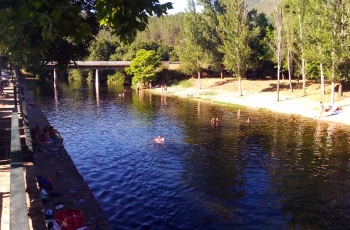 Vista de la piscina natural de Riomalo de Abajo