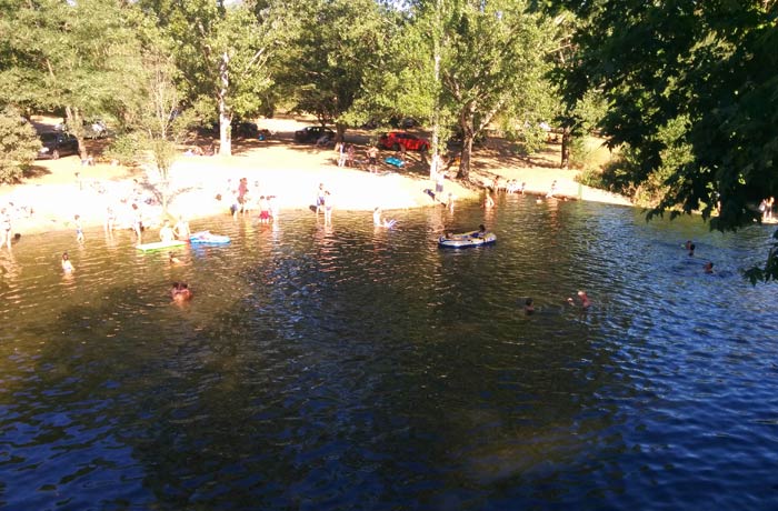 Otra vista de la piscina natural de Riomalo de Abajo