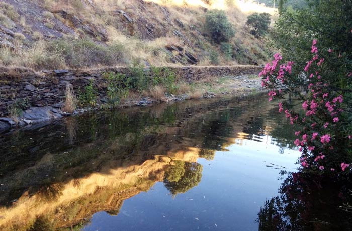Tramo del río Quilamas anterior a la piscina y donde también es posible bañarse