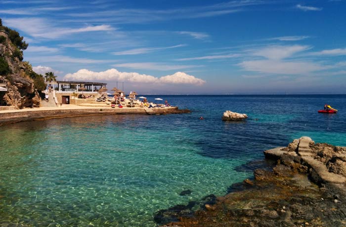 Una de las calas que forman la playa de Illetes Mallorca
