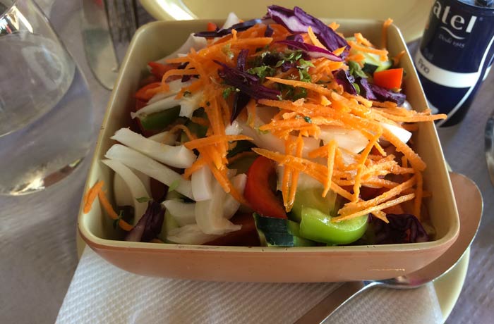 Ensalada del restaurante do Sebastiao comer en el Algarve