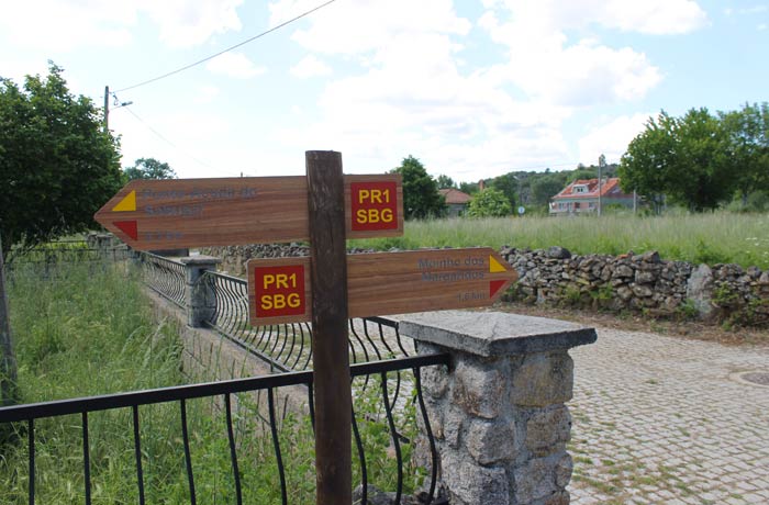 Señalización de la ruta en el momento en el que dejamos a nuestra izquierda la freguesia de Quintas de Sao Bartolomeu