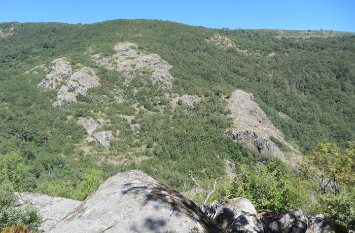 Panorámica del valle del río Truchas junto a la Cascada de Sotillo