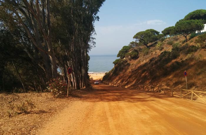 Acceso a la playa del Parador playas de Huelva