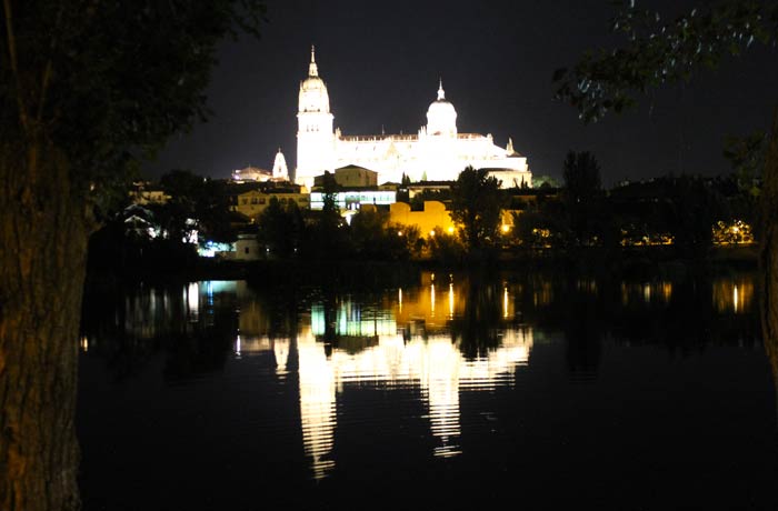 Reflejo de la Catedral en el Tormes vistas de Salamanca