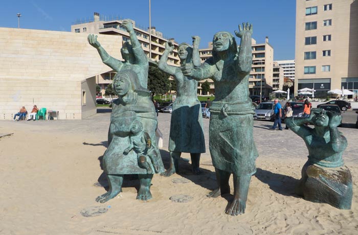 Escultura "Tragedia do mar" playa de Matosinhos Oporto