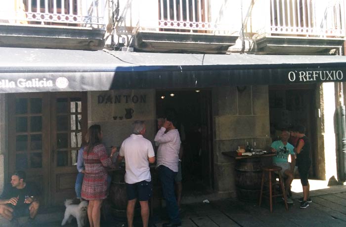 O Refuxio D'Anton comer en Baiona